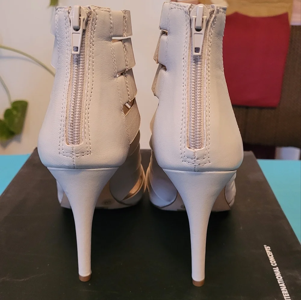 International Concepts Heels - Picture 2 of 4